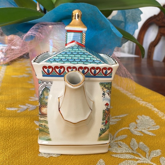 Windsor "A Round of Golf" Ceramic Teapot Collectible - Picture 3 of 11